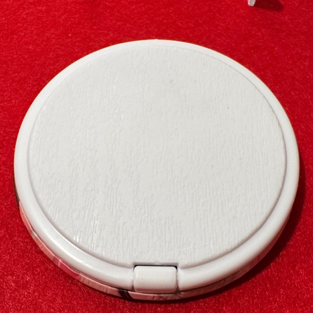 Chic Mirror Compact - Picture 3 of 3